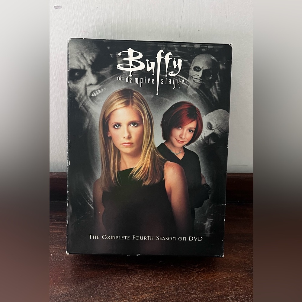 Buffy the Vampire Slayer Season 4 DVD Box Set - Black & Dark Gray Artwork